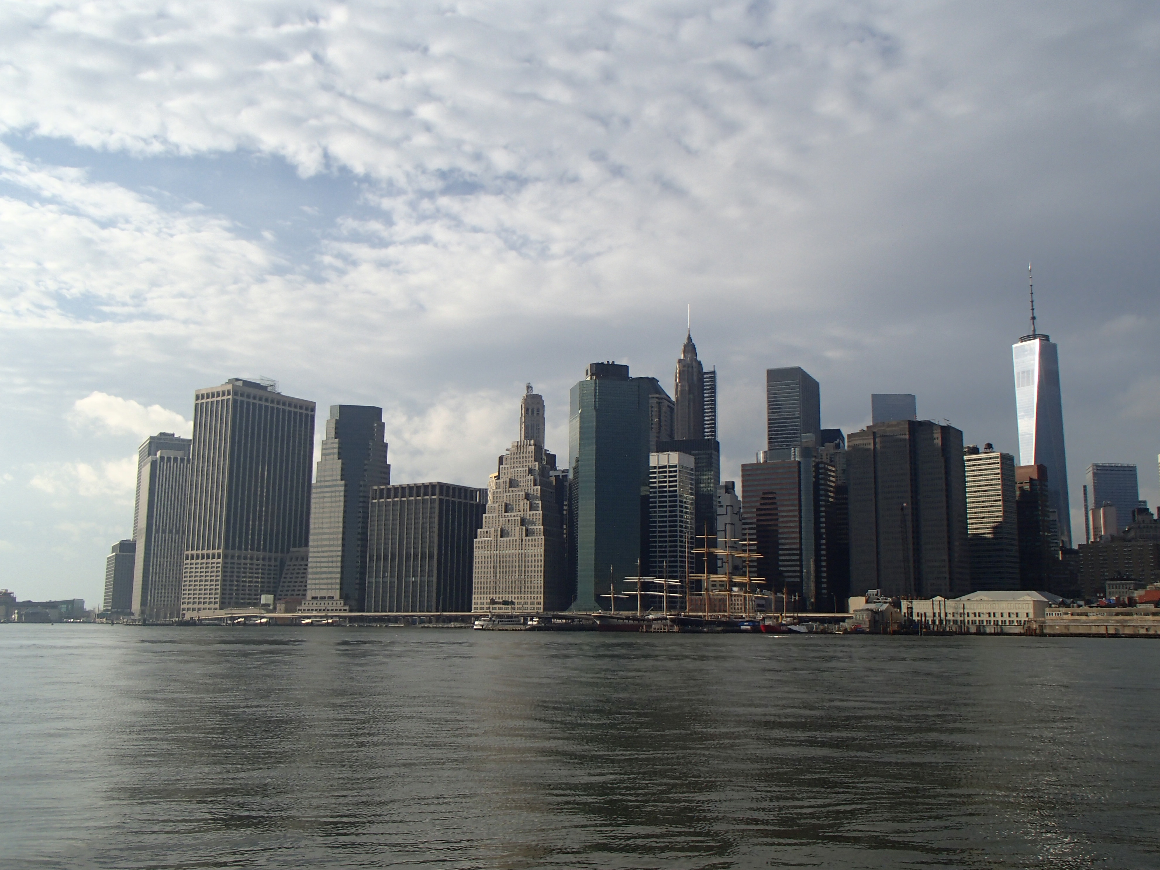 Мосты Нью-Йорка фото. The iconic Manhattan Skyline. Cold san